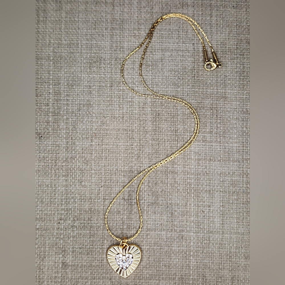 18K Gold plated heart pendant necklace - Picture 2 of 3